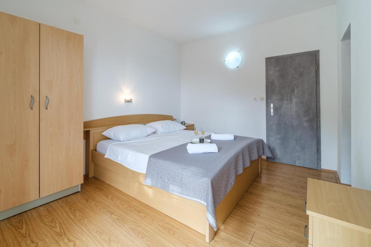 Rooms Plaza Divuje Murvica  Exterior photo
